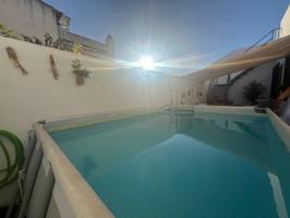 UNIFAMILIAR EN PLANTA BAJA CON TRES PATIOS, AZOTEA Y GARAJE LISTA PARA ENTRAR A VIVIR photo 0