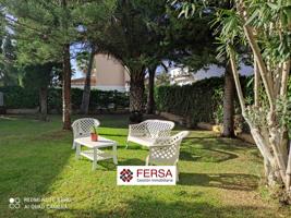 CHALET CON JARDIN EN URB. LAS REDES. photo 0