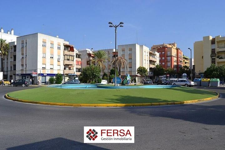 Local comercial en alquiler en la zona de la Plaza de la Noria photo 0