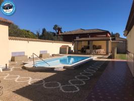 ESPECTACULAR PARCELA CON DOS CHALET Y PISCINA photo 0