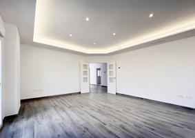 IMPRESIONANTE CASA CON AMPLIO GARAJE Y AZOTEA CON ALTAS CALIDADES photo 0