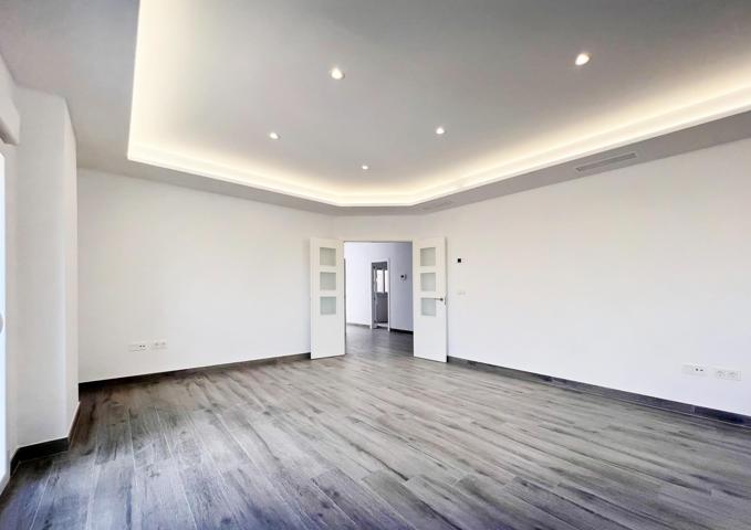 IMPRESIONANTE CASA CON AMPLIO GARAJE Y AZOTEA CON ALTAS CALIDADES photo 0