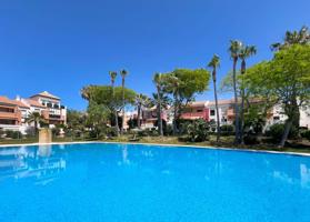 Apartamento en urbanización privada con piscinas en La Barrosa photo 0