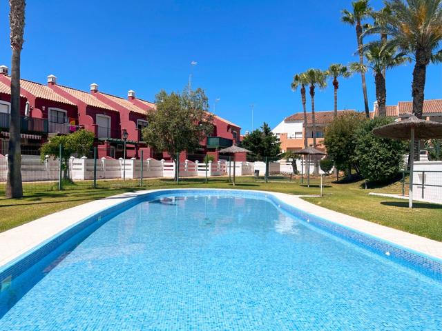 Apartamento en urbanización privada con piscinas en La Barrosa photo 0