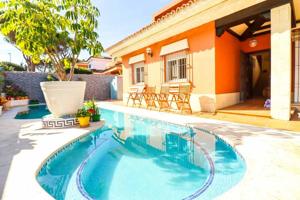 CHALET CON PISCINA EN LA BARROSA A MENOS DE 800M photo 0