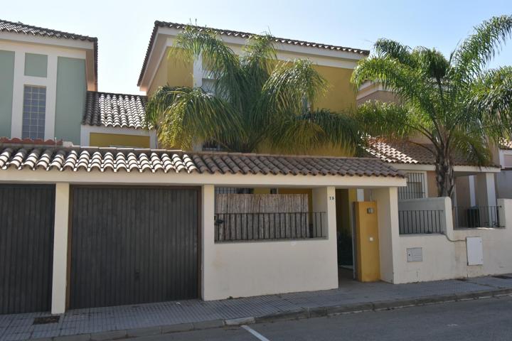 VIVIENDA ADOSADA 3 DORMITORIOS 3 BAÑOS + BUHARDILLA EN DOÑA PETRA photo 0