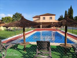 CHALET CON PISCINA CERCA DEL NUCLEO URBANO CON PISCINA photo 0