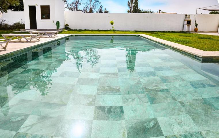 INCREIBLE CHALET CON PISCINA Y AMPLIA PARCELA EN HOZANEJOS photo 0