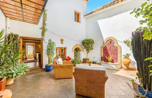 IMPRESIONANTE CASA REFORMADA CON PATIO ANDALUZ photo 0