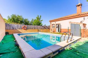 MAGNIFICO CHALET CON PISCINA photo 0