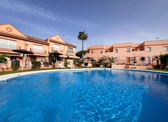 UNIFAMILIAR EN URBANIZACIÓN CON PISCINA photo 0