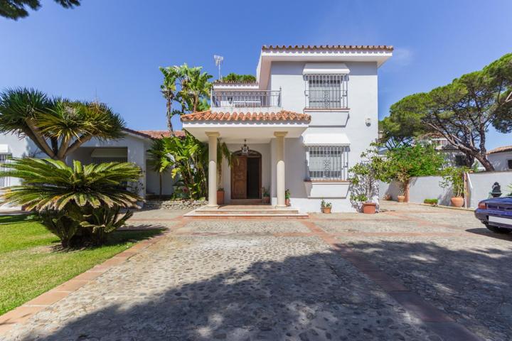 Exclusivo chalet en venta en Valdelagrana, El Puerto de Santa María. photo 0