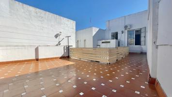 MAGNIFICO ATICO CON TERRAZA DE 56 M2 EN EL CENTRO DE JEREZ photo 0