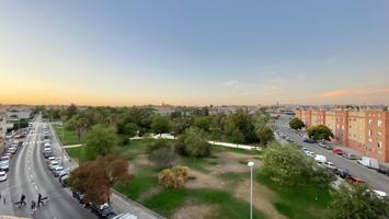 ESTUPENDO PISO EN URBANIZACION CERRADA CON TERRAZA AMPLIA,TRES DORMITORIOS, DOS BAÑOS COMPLETOS, PARKING EN SUPERFICIE Y TRASTERO photo 0