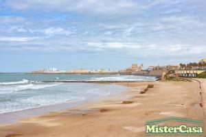 ¡EXCLUSIVA! Oportunidad en Cádiz a un paso de la playa con 4 dormitorios y con garaje opcional! photo 0