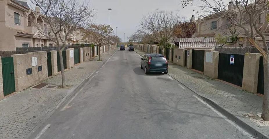 Pareado zona norte, GRAN PARCELA, 3 dormitorios, 2 baños, sótano, bien orientada, MEJOR VER!! photo 0