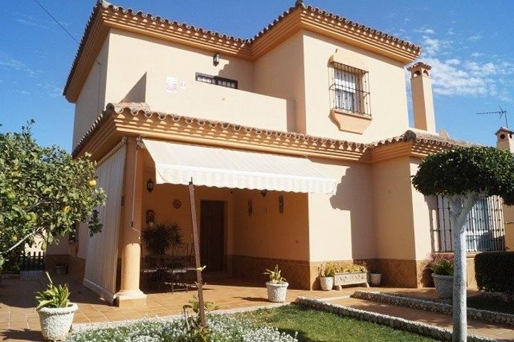 Chalet de 4 dormitorios en la Crta. de la Barrosa photo 0