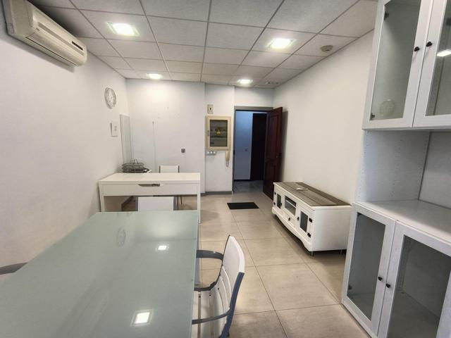 Oficina en alquiler amueblada photo 0