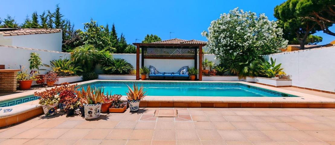 Chalet de 5 dormitorios y piscina en el Coto la Campa photo 0