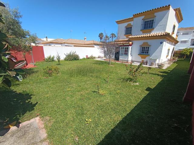 Chalet de 4 dormitorios en Costa Sancti Petri photo 0