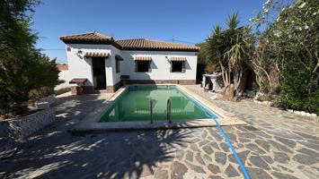 Chalet de 3 dormitorios y piscina en Pago del Humo photo 0