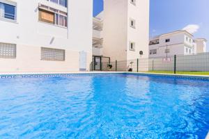 Piso de 2 dormitorios y piscina comunitaria en Las Delicias photo 0