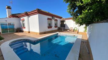 Chalet URBANO de 3 dormitorios y piscina en Carboneros photo 0