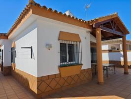 A 800 metros de la playa de La Barrosa, en la Urbanización Doña Violeta. photo 0