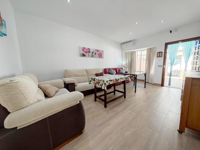 A 800 metros de la playa de La Barrosa, en la Urbanización Doña Violeta. photo 0