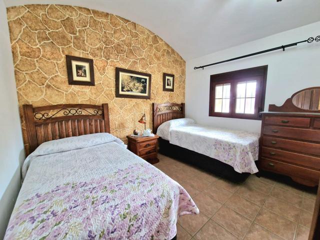 ¡Alquila tu hogar en Torrecera, un rincón de paz cerca de Jerez! photo 0