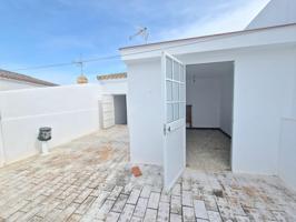 Casa de dos plantas con salida a dos calles en Torrecera, a solo 20 minutos de Jerez de la Frontera photo 0