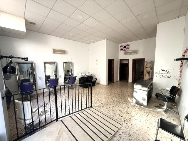 ¡¡¡OPORTUNIDAD DE LOCAL, ACTUALMENTE PELUQUERIA!!! photo 0