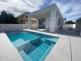 Fantástico chalet nuevo a estrenar en venta en Urbanización La Sima photo 0