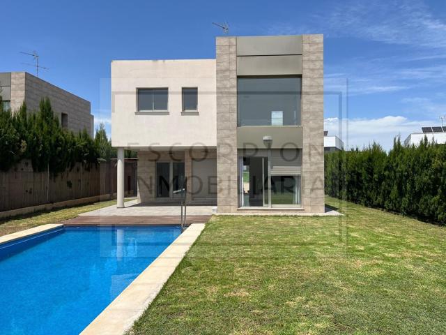 Exclusivo Chalet Independiente a la venta en Torre en Conill photo 0