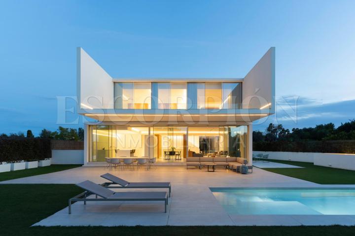 Lujoso chalet en alquiler en la Urbanización Torre en Conill photo 0