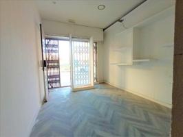 Venta de local en Avenida Sant Esteve 45 de Castellar del Vallès (Barcelona). photo 0