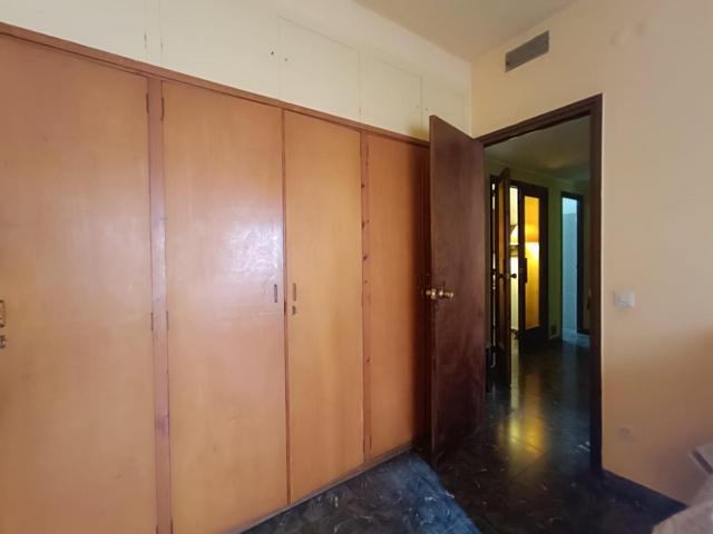 Se vende piso en Cornellà de Llobregat Centre (Barcelona). photo 0