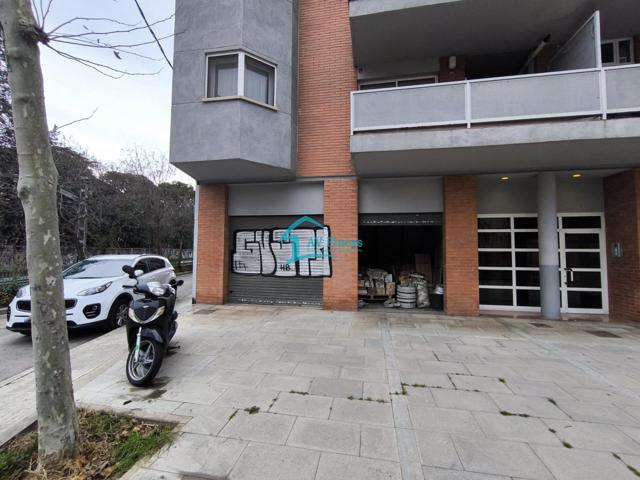 LOCAL EN VENTA EN MONTCADA I REIXAC photo 0