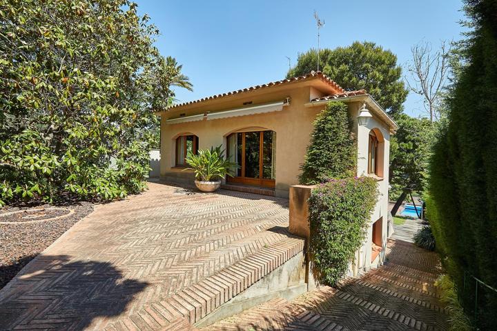 Chalet con encanto, vistas al mar y jardín privado en el centro de Tiana photo 0