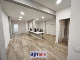 Se vende local comercial ubicado en La Plana de Esplugues de Llobregat (Barcelona). photo 0
