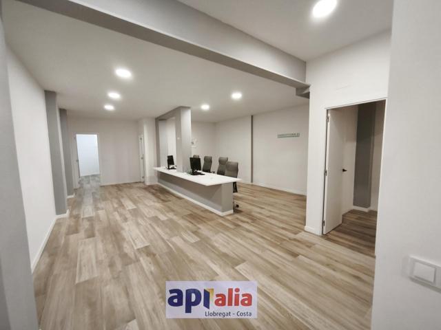 Se vende local comercial ubicado en La Plana de Esplugues de Llobregat (Barcelona). photo 0