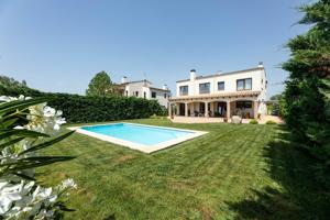 Se vende casa unifamiliar aislada en la zona centro de Calonge (Girona). photo 0