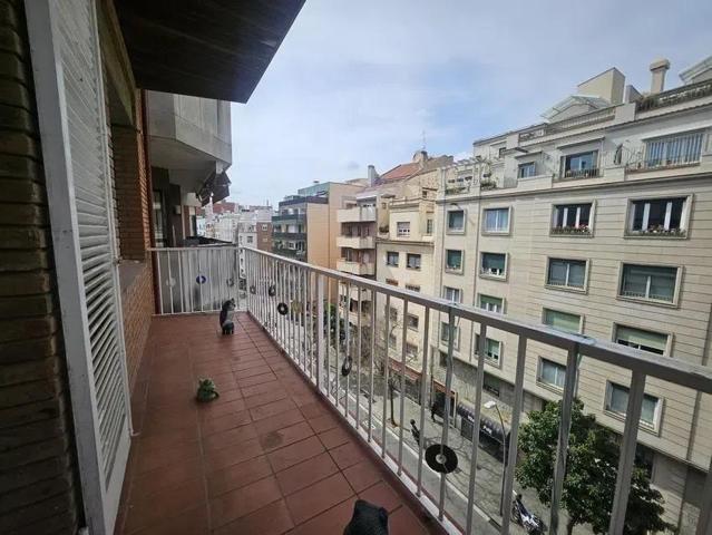 Piso en venta en avenida de la Mare de Déu de Montserrat photo 0