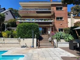 Casa independiente en venta en calle del Xiprer photo 0