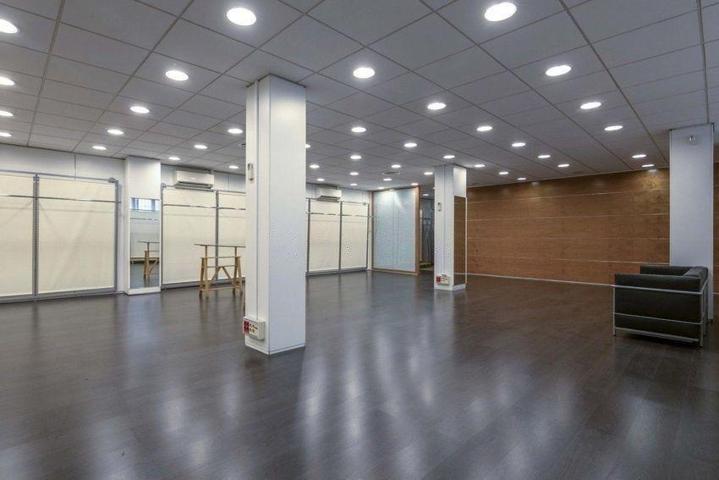 Local en venta en calle del Comte Borrell photo 0
