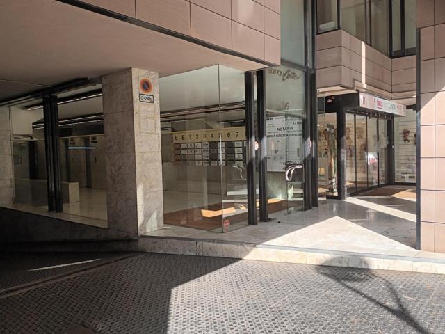 Oficinas en venta en calle de Pau Claris photo 0