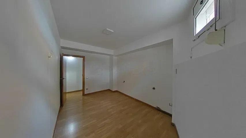 Venta de Estudio en Calle Baró de Sant Lluís photo 0