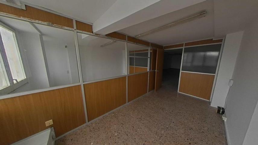 Local en venta en Ronda de Ponent photo 0
