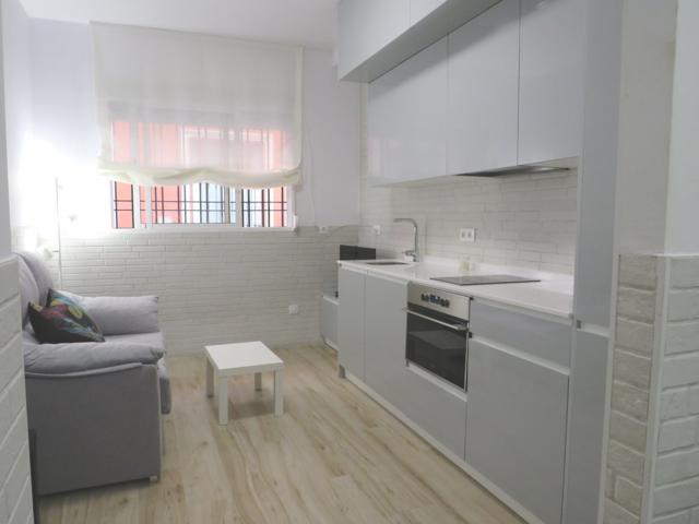 Estudio situado en la Plaza de la Gavidia photo 0