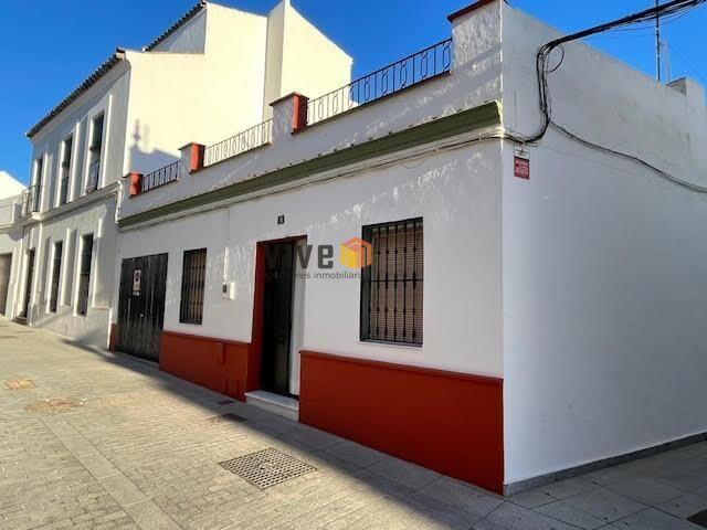 CASA EN CALLE PEATONAL EN PLENO CENTRO DE BOLLULLOS DE LA MITACIÓN photo 0